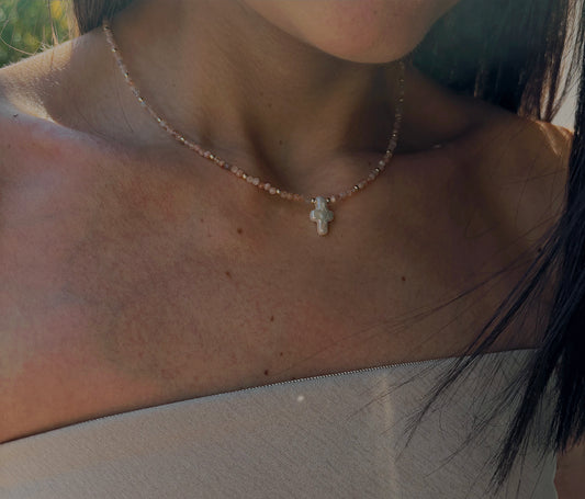 Naszyjnik SUNSTONE | PEARL CROSS