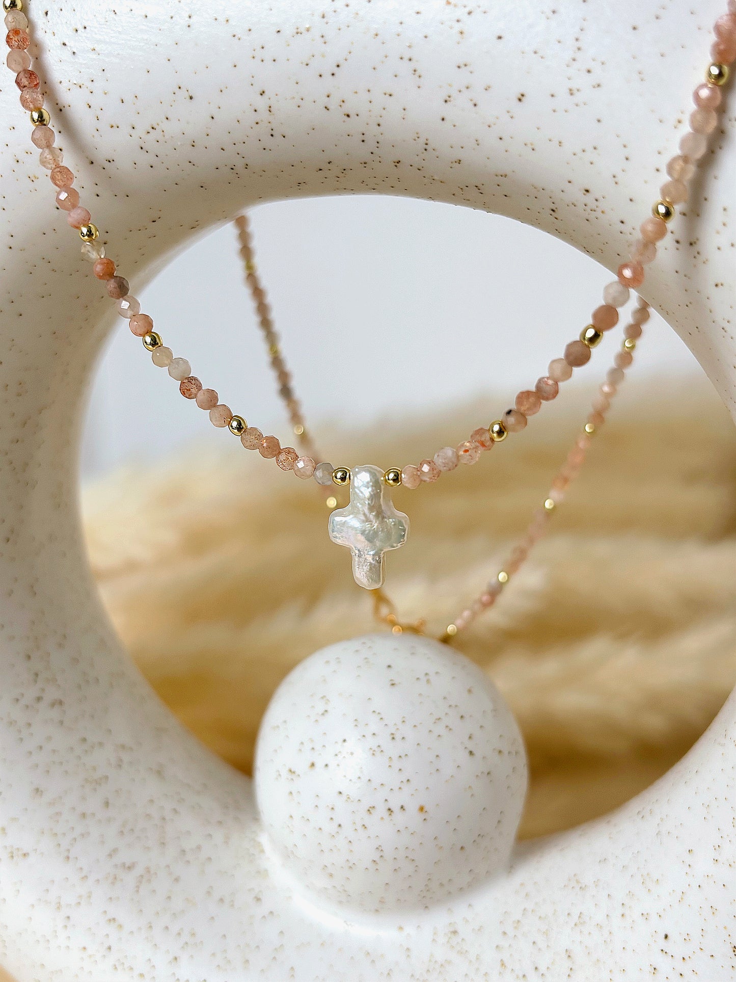 Naszyjnik SUNSTONE | PEARL CROSS